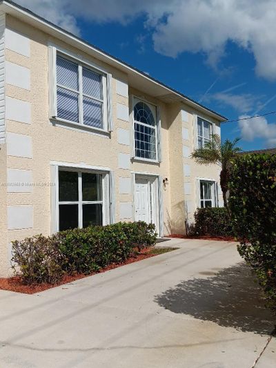 642 Nw Bayshore Blvd, House other with 3 bedrooms, 2 bathrooms and null parking in Port St. Lucie FL | Image 1