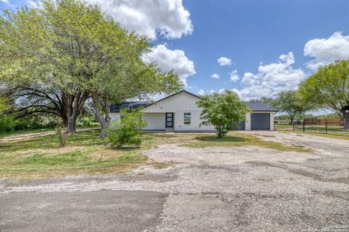 121 County Road 367, Uvalde, TX, 78801-1268 | Card Image