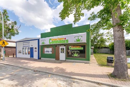 724 Park Ave, Beausejour, MB, R0E0C0 | Card Image
