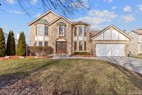 37701 Fleetwood Dr, Farmington Hills, MI, 48331-1703 | Card Image