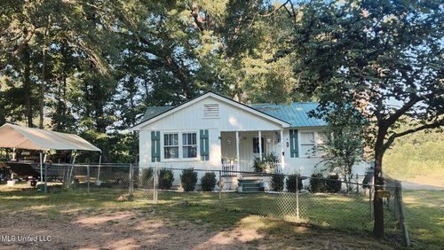 8 Lofton Ln, Natchez, MS, 39120-9624 | Card Image