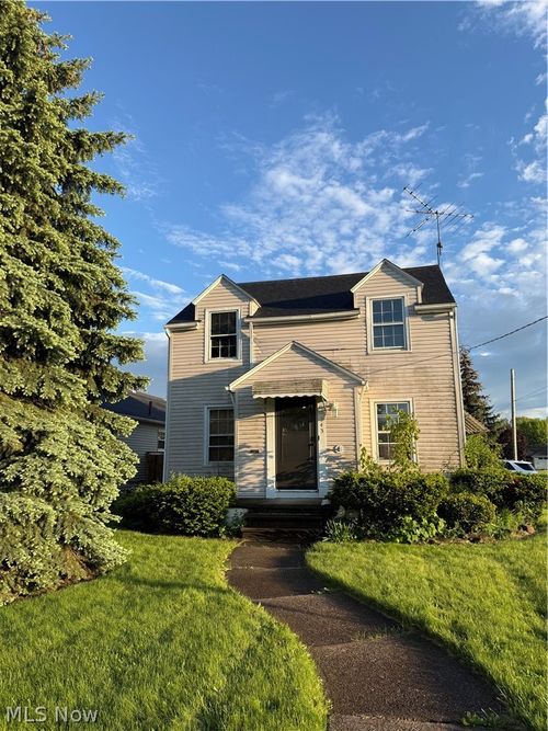 943 W 29th St, Lorain, OH, 44052-4936 | Card Image