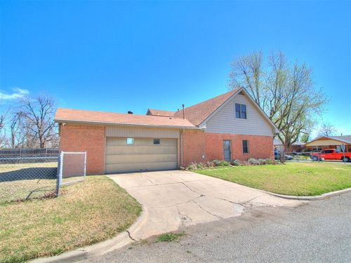 5737 Nw 47th St, Warr Acres, OK, 73122-5104 | Card Image