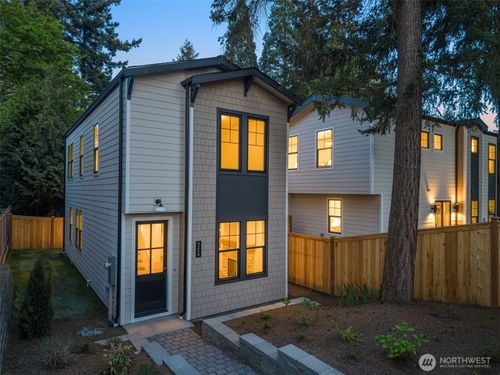 9210 116th Ave Ne, Kirkland, WA, 98033-5710 | Card Image