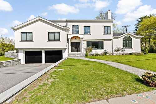 110 Redwood Rd, Newton, MA, 02459-3149 | Card Image