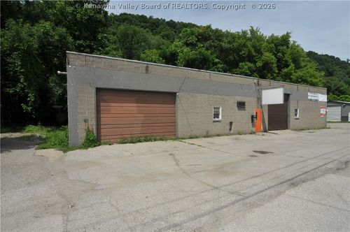 8131 Maccorkle Ave, Marmet, WV, 25315-1631 | Card Image