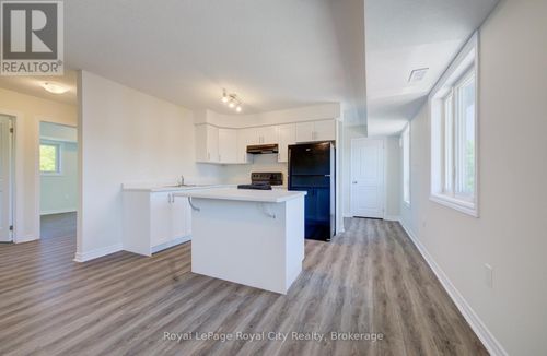 7-465 Garafraxa Street W, Centre Wellington (Fergus), ON, N1M0L6 | Card Image