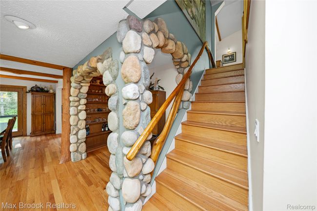 Branch railing to main level | Image 31