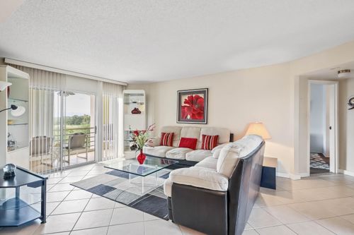 511-3951 Via Poinciana, Greenacres, FL, 33467-2968 | Card Image