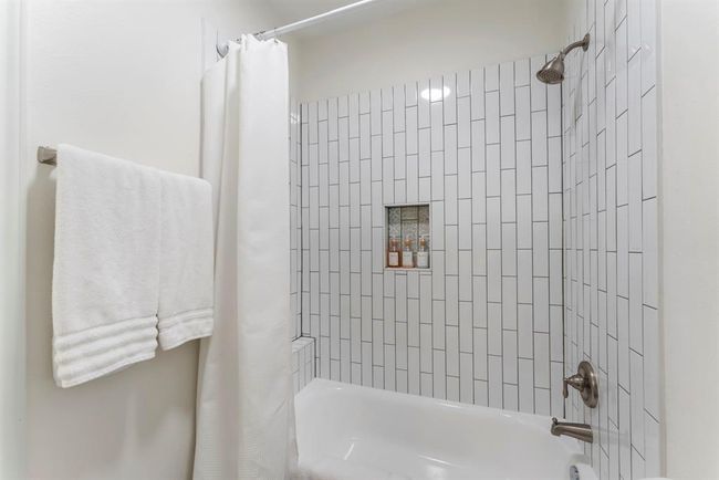 Separate shower area. | Image 31