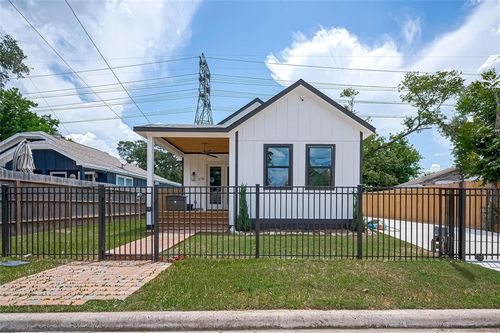 2714 Hardy St, Houston, TX, 77009-7014 | Card Image
