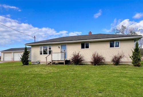 8881 Old Waterford Rd, Erie, PA, 16509-5647 | Card Image