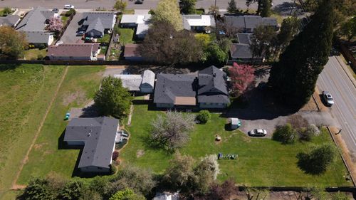 1290 Fruitdale Dr, Grants Pass, OR, 97527-5067 | Card Image