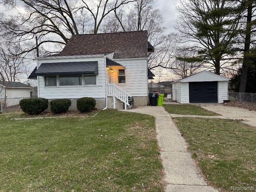 25759 Groveland St, Roseville, MI, 48066-3733 | Card Image