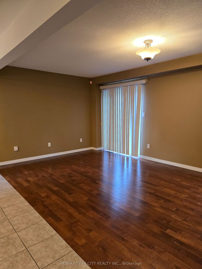 1316 Countrystone Dr, House other with 3 bedrooms, 3 bathrooms and 2 parking in Kitchener ON | Image 7