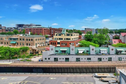 1 Steele St, Burlington, VT, 05401-6204 | Card Image