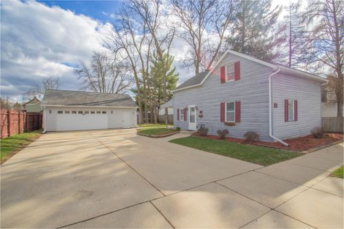 211 Lynn St, Watertown, WI, 53098-2837 | Card Image