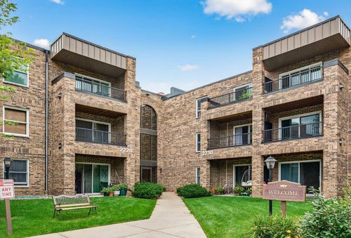 apt-304-2220 Midland Grove Rd, Roseville, MN, 55113-3872 | Card Image
