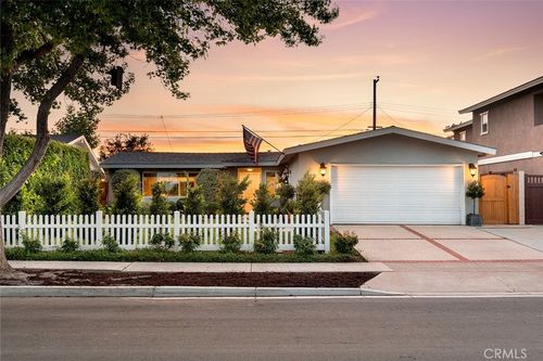 3217 Montana Ave, Costa Mesa, CA, 92626-2215 | Card Image