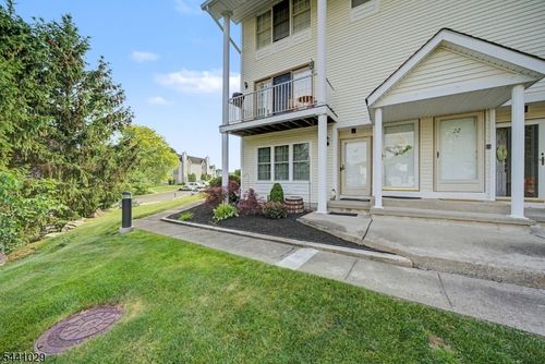 12 Amherst Ct, Hamburg, NJ, 07419-1335 | Card Image