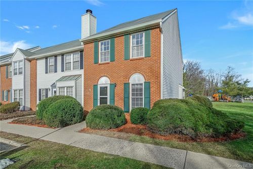 2 Goldsmith Ct, Washingtonville, NY, 10992-1256 | Card Image