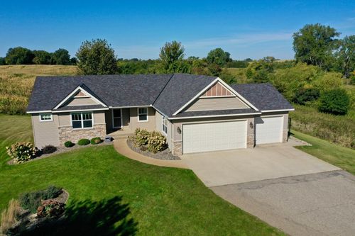 7600 12th St Nw, Willmar, MN, 56201-8764 | Card Image