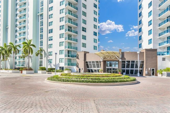 APT-1903S - 2681 N Flamingo Rd, Condo with 2 bedrooms, 2 bathrooms and null parking in Sunrise FL | Image 34