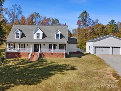 Stunning view of front elevation | Image 2