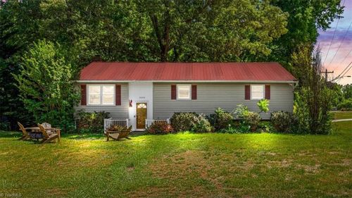 2250 Willow Bend Dr, Kernersville, NC, 27284-8050 | Card Image