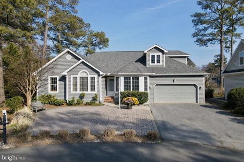 844 Glen Dr, Bethany Beach, DE, 19930-9124 | Card Image