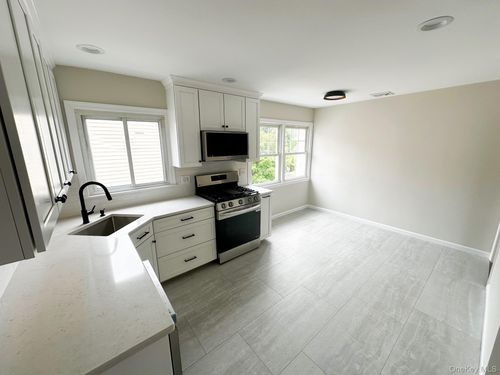 2-21 Batavia Pl, Harrison, NY, 10528-3210 | Card Image