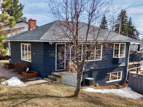 10702 101 St, Peace River, AB, T8S1L1 | Card Image