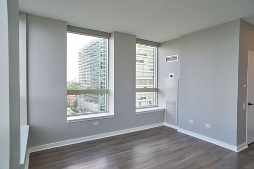 1110-600 N Kingsbury St, Chicago, IL, 60654-8123 | Card Image
