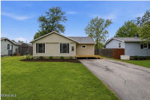 128 W Clark St, Fostoria, OH, 44830-2512 | Card Image