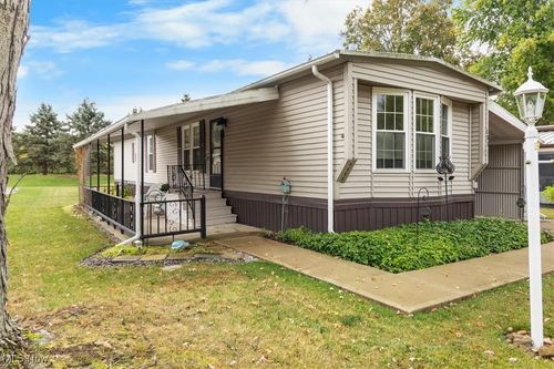 131 Hickory Cir, Elyria, OH, 44035-4759 | Card Image