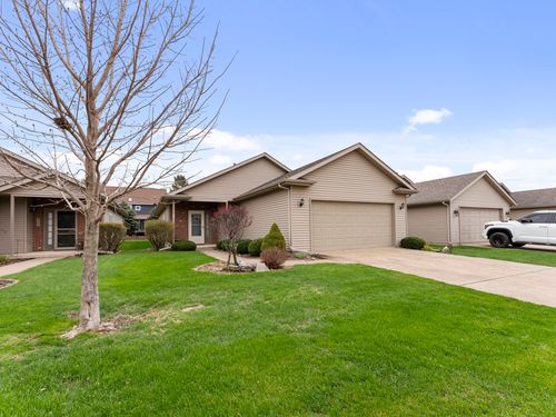 329 Country Club Court, Eldridge, IA, 52748 | Card Image