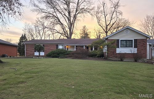 2945 Dover Dr, Florissant, MO, 63033-1323 | Card Image