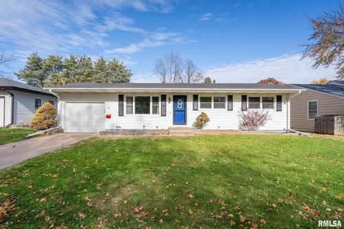 60 Parklane Cir, Bettendorf, IA, 52722-3640 | Card Image