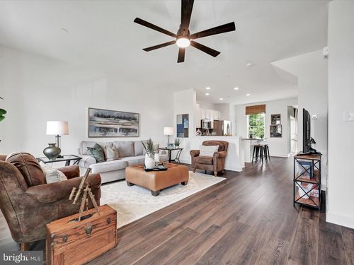 164-117 Holstein Dr, HANOVER, PA, 17331-8044 | Card Image