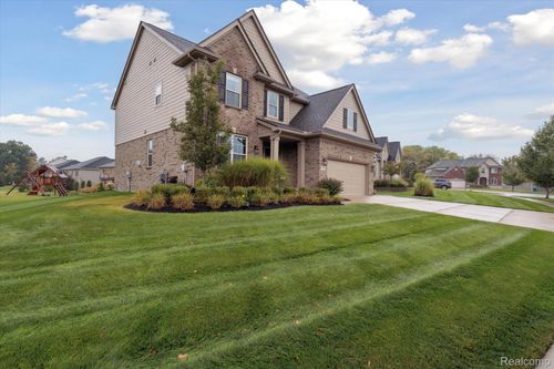 2802 Captains Cv, Walled Lake, MI, 48390-1746 | Card Image