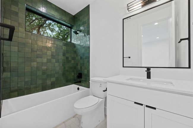 B - 2010 Gathright Cv, House other with 2 bedrooms, 3 bathrooms and 1 parking in Austin TX | Image 19