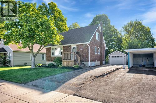 {{alt}} | Card Image