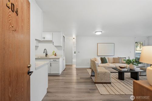 b204-707 N 130th St, Seattle, WA, 98133-7963 | Card Image