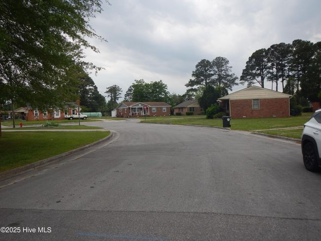 View right of the home | Image 19