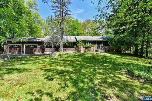 72 Brookside Dr, Upper Saddle River, NJ, 07458-1931 | Card Image
