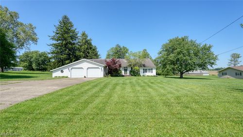 3955 Frazeysburg Rd, Zanesville, OH, 43701-9708 | Card Image