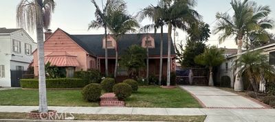 W 80th Street, House other with 3 bedrooms, 1 bathrooms and 6 parking in Inglewood CA | Image 2