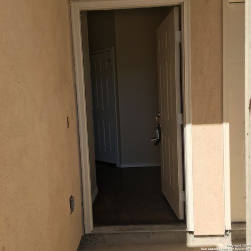 3-10610 Mathom Lndg, Universal City, TX, 78148-4656 | Card Image