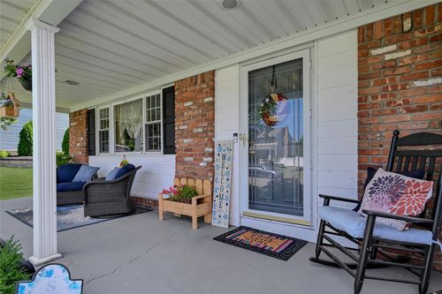 10 Beauregard Dr, Lake Grove, NY, 11755-2302 | Card Image