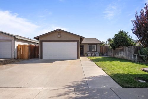 6012 Winners Cir, Riverbank, CA, 95367-3154 | Card Image